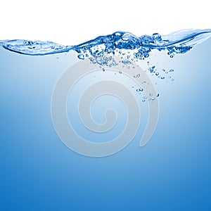 Ola charco sobre el Agua superficie 