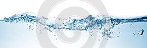 Onda. Acqua schizzi Attraverso bianco 