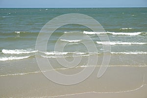 The waves fluttered gently.