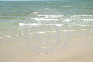 The waves fluttered gently.