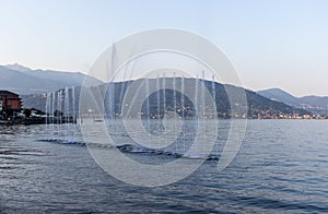 Waves of Light, the dancing lake