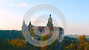 Wawel castle famous landmark in Krakow Poland. Picturesque landscape on coast river Wisla. Autumn sunset with white sky  - Bilder photo