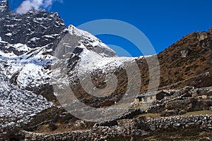 Way between the Gokyo and Machhermo