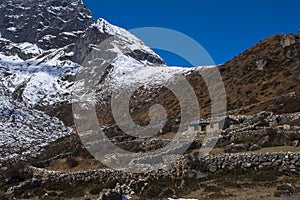 Way between the Gokyo and Machhermo