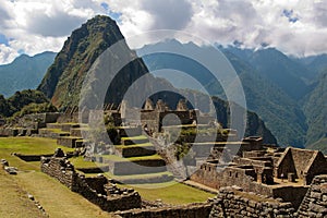 Wayna Picchu framed in ruins