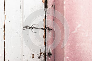 Weak hook on the door as protection against robbery