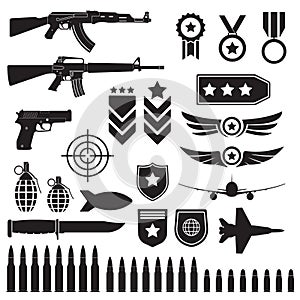 Armas militar colocar. sustituto máquina armas pistolas cartuchos negro iconos aislado sobre fondo blanco. simbolismo insignia 