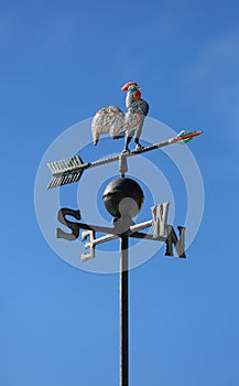 Weather vane to indicate the wind direction with a rooster in wr