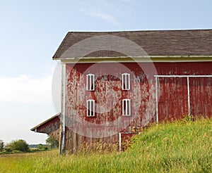 Weathered red Hoosier barn