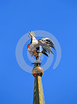 Weathervane in the form of a golden rooster on the spire