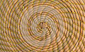 Weaving a circle pattern