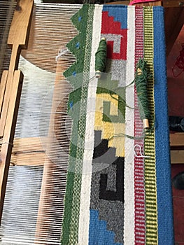 Weaving lessons on large loom with warp using multiple weaves and thread colors