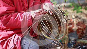 Weaving wicker basket