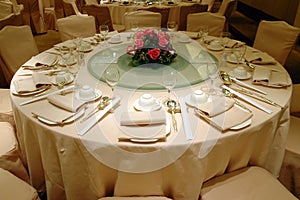 Wedding banquet table setting photo
