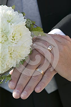 Wedding bouquet with rings.GN