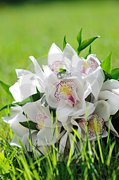 Wedding bouquet with two golden rings