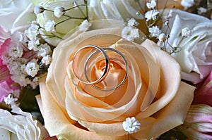 Wedding bouquets and wedding rings, wedding boutonnieres
