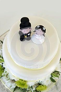 Wedding cake and figurines