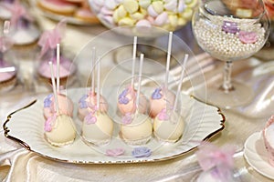 Wedding cake pops in pink and purple