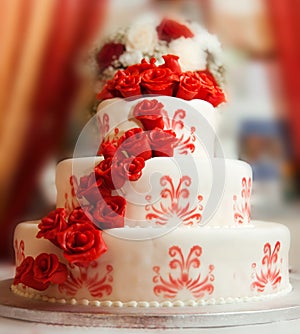 Wedding cake with roses