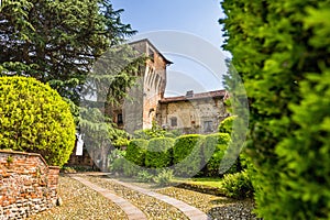 Wedding ceremony outdoor in the Moncrivello castle, located in T