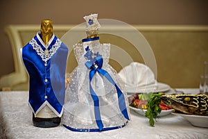 Wedding champagne decoration with seashells starfish at royal diinner. Wedding table decoration at tropical bridal table.