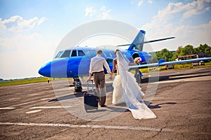 Wedding couple fly img