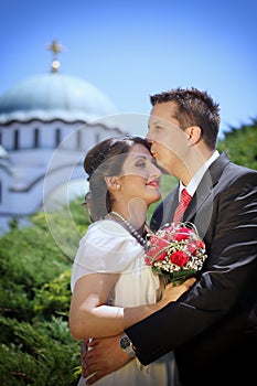 Wedding couple in front of the Temple of Saint Sava