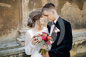 Wedding couple posing in city