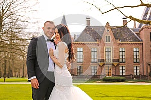 Wedding couple posing in front of a house