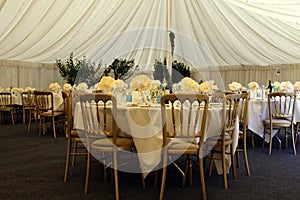 Día de la boda banquete una carpa 