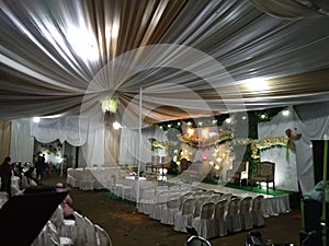 wedding decorations with elegant colors at night