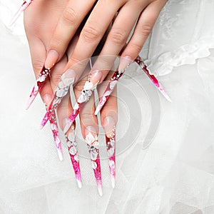 Wedding design on nails bride.