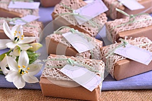 Wedding favors brown craft guest gift boxes with cotton lace green ribbon and custom label decoration