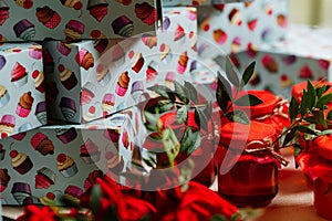 Wedding gifts for guests: boxes with cakes, sweet jars with jam and pouches with candies. Presents and bonbonnieres in red colors