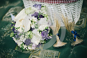 Wedding glasses, bouquet, picnic