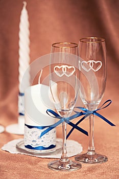 The wedding glasses decorated with a bow