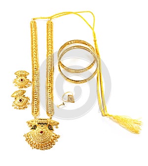 Wedding gold jewelry for Indian bride