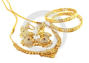 Wedding gold jewelry for Indian bride