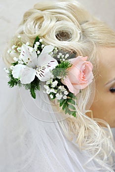 Wedding hairstyle with flowers