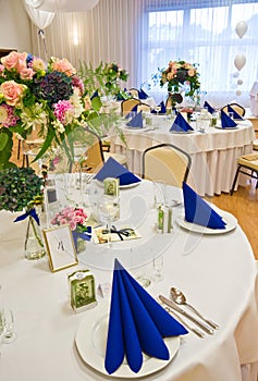 Wedding hall table flowers decoration detail