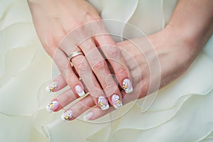 Wedding nail art with camomiles