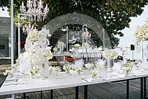 The white cream roses, orchids decoration on the reception dinner table, flowers, Floral - closed up