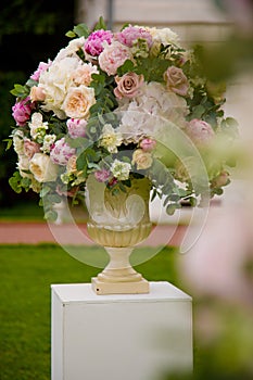 Wedding red color flowers bouqete in vase