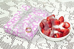 WEDDING RING GOLD DIAMOND STRAWBERRIES SUGAR