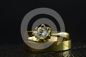 Wedding ring Is a gold ring Set with luxurious diamonds Expensive is a valuable