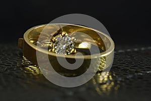 Wedding ring Is a gold ring Set with luxurious diamonds Expensive is a valuable