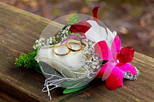 Wedding rings and accessories the bouquet