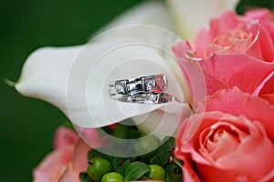 Wedding rings on the flowers