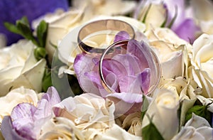 Wedding rings flowers